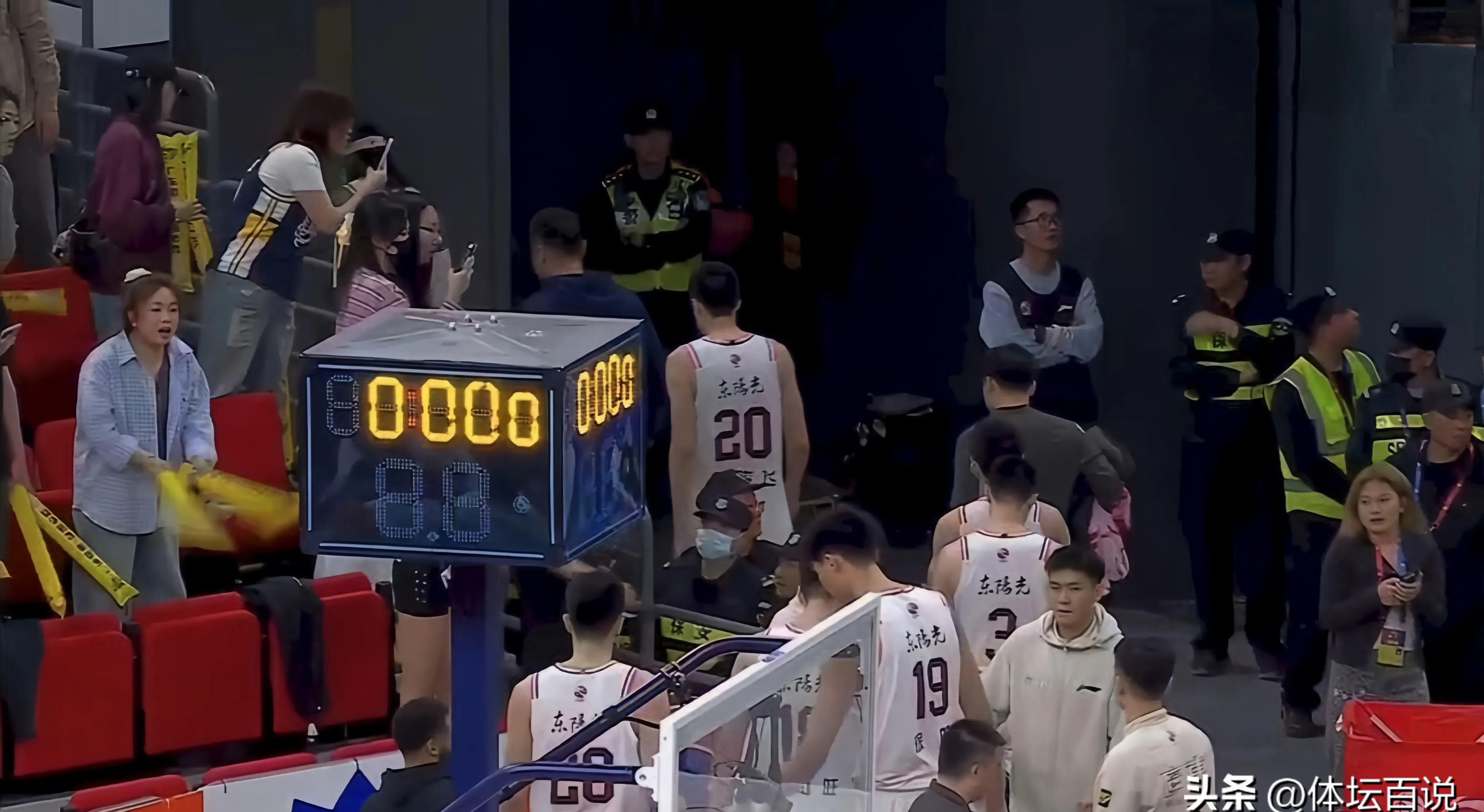 冲刺阶段体能课后，上海久事绝杀压哨备战NBA季后赛，质疑声仍在，轮换策略成焦点的简单介绍